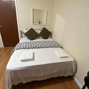 A Great In Queens Guest house